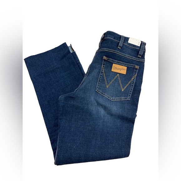 NWT Ladies Wrangler Heritage Crop Step Hem Jeans - Picture 3 of 10